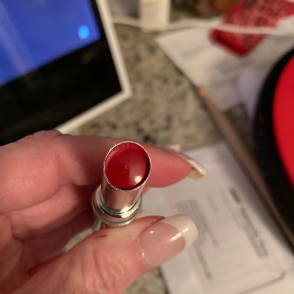 Lipstick - Picture 4 of 4